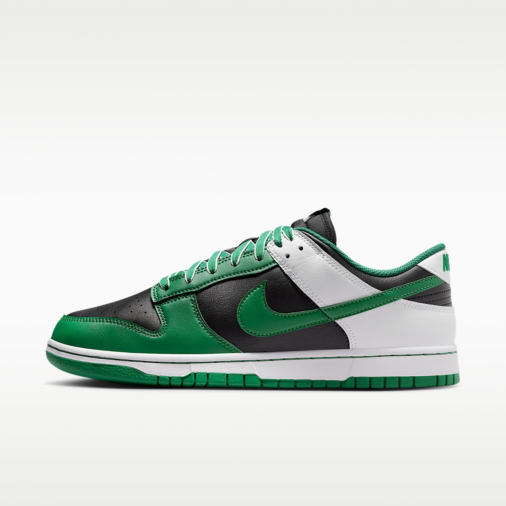 ・NIKEスニーカー　（27㎝） DUNK MIDタイプ（ネイビー・赤・白ドット） Nike Dunk Low Retro Men's Shoes. Nike.com